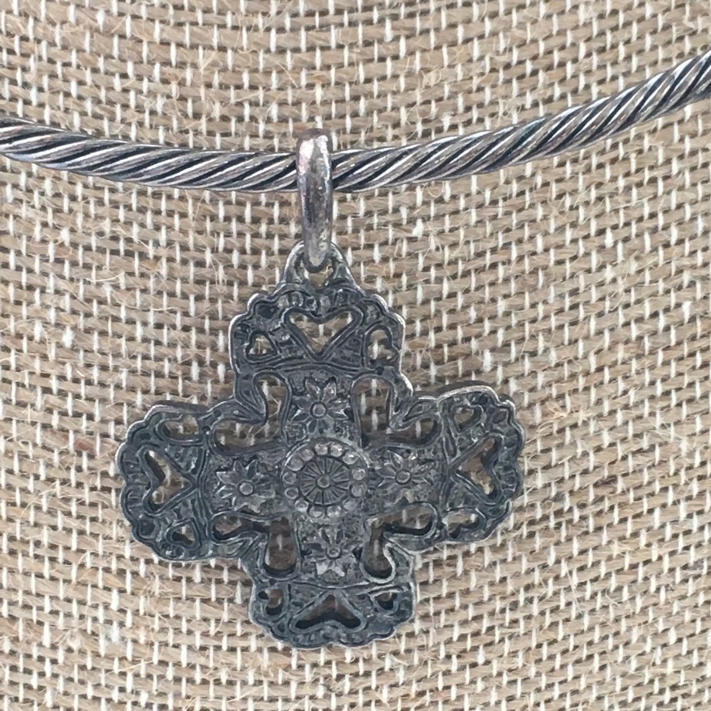 Metal Wire Like Choker Cross Necklace